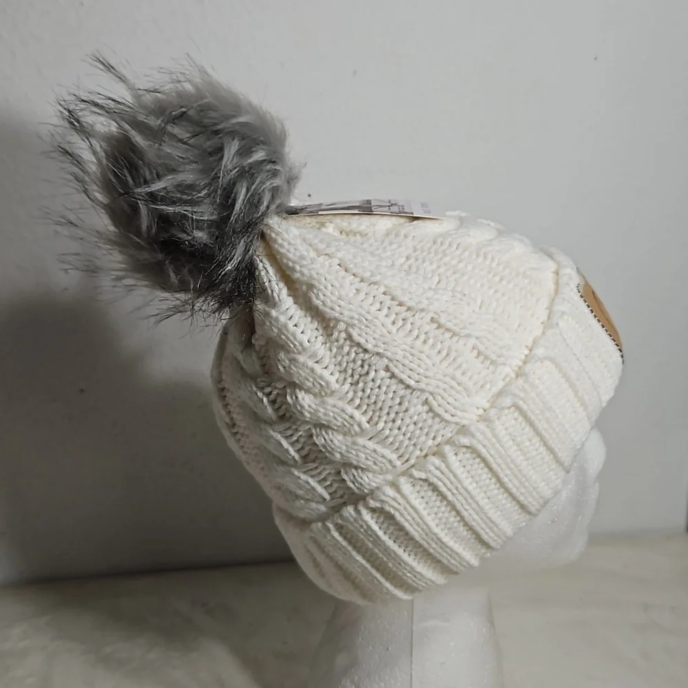 NWT Rae Dunn for David & Young cozy cream adult knit beanie with gray furry Pom